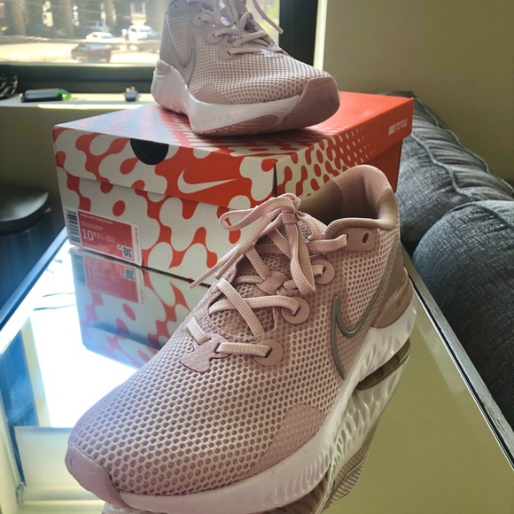 NWT Nike Renew Run sneakers - Picture 2 of 4